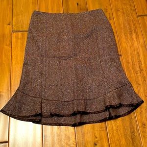 Gap beautiful brown fitted skirt with bottom flare and back zipper size 0